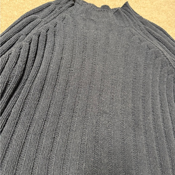 American Eagle Sweater - Picture 2 of 3